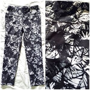 Sears | Black & White abstract pattern women's athletic yoga leggings